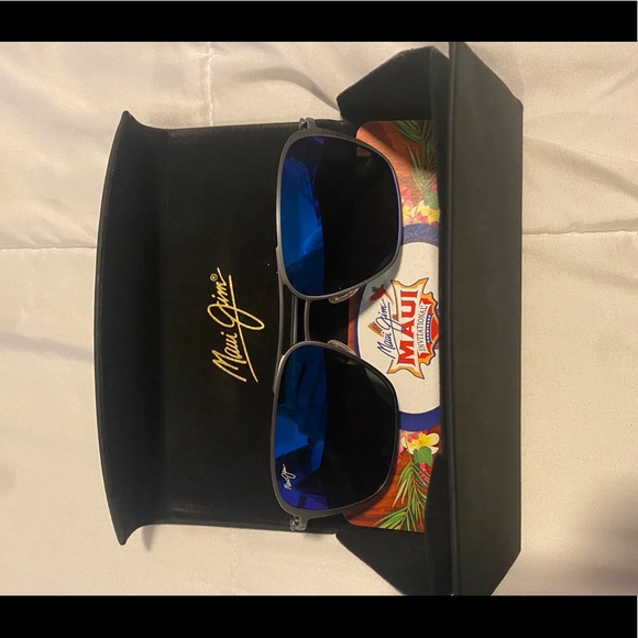 Maui Jim Beaches titanium frame. Exclusive Maui Invitational case. - Picture 3 of 10